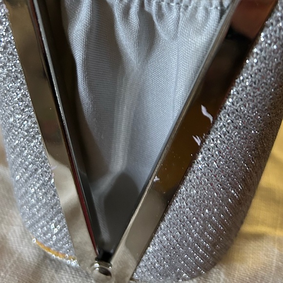 Silver Glitter and Rhinestone Handbag with Silver chain Crossbody NWT Kisslock - Picture 5 of 7